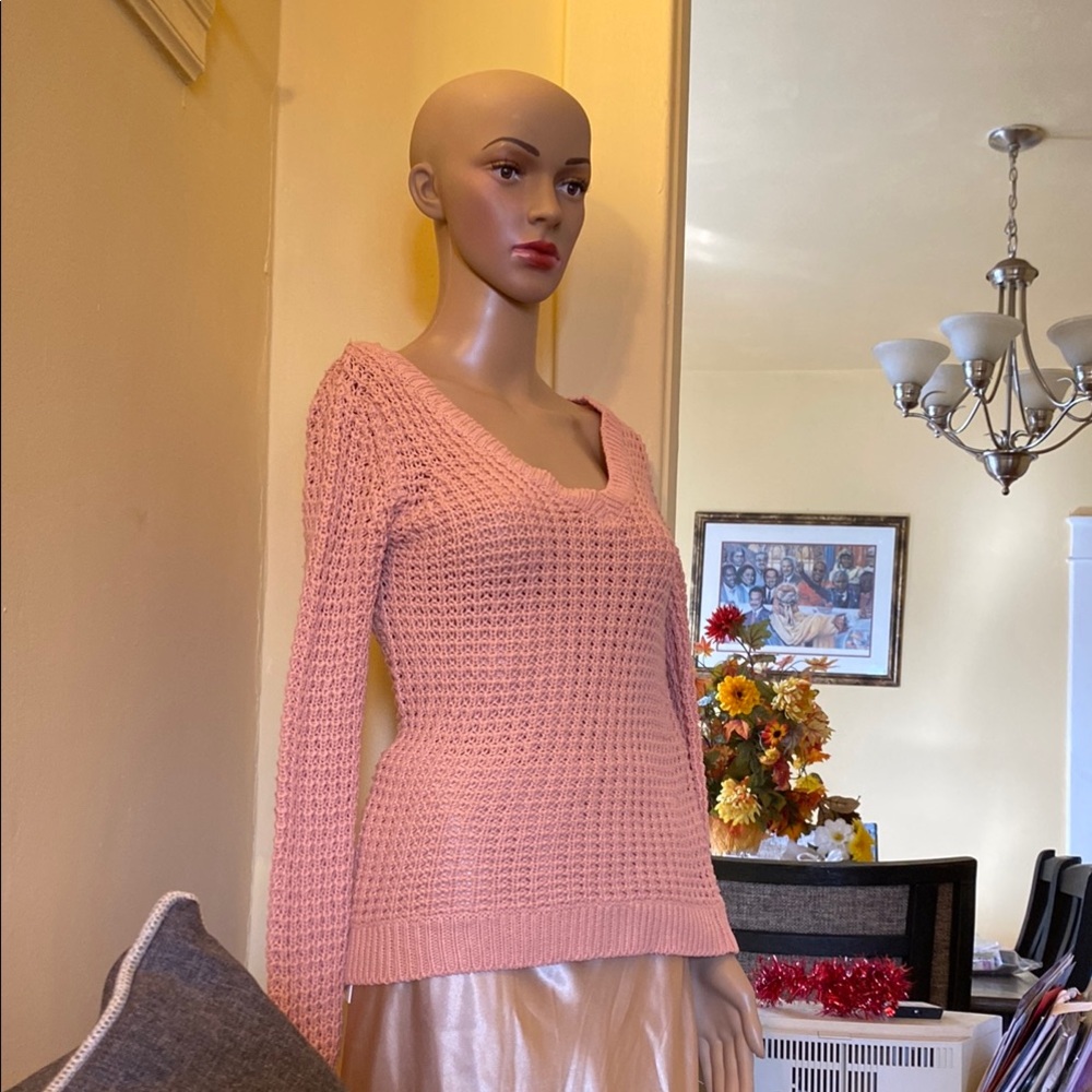 Pastel Pink V-Neck Sweater with Knitted Texture